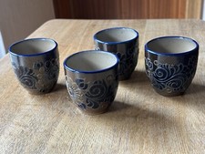 4 Becher / Weinbecher  aus Keramik, florales Muster, Handarbeit, ca. 8 cm hoch