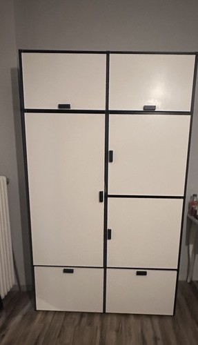 Kleiderschrank mit viel