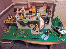 Playmobilhaus 5302 mit Einrichtung und Familienauto,  viel Zubehör