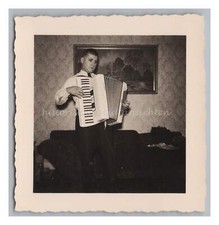 Mann mit Akkordeon Hohner Verdi III 3 - Altes Foto 1950er