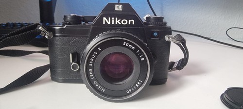 Nikon kamera 3 objektive - +,
