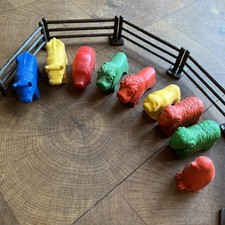 9 bunte Gummi-Tiere + 5-teiliger Zaun