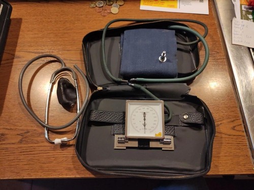 Altes sphygmomanometer - altes, 70