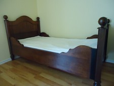 Mahagoni-Bettgestell, massiv, 195x110 cm