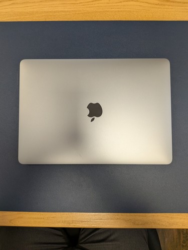 Apple macbook air retina m1 - 13,