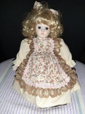 Vintage Gilde Porzellanpuppe