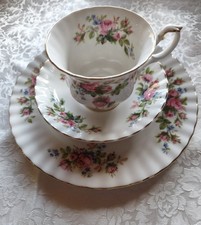 ROYAL ALBERT "MOOS ROSE"