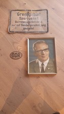 Erich Honecker DDR Bild mit Original Rahmen 37 cm x 48 cm  + 2 Schilder