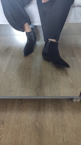 The seller cowboy boots - the,