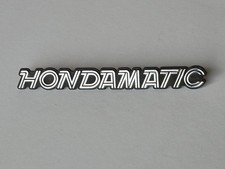 Honda CB750A Hondamatic Seitendeckelemblem OEM No. 87113-393-000 (2)