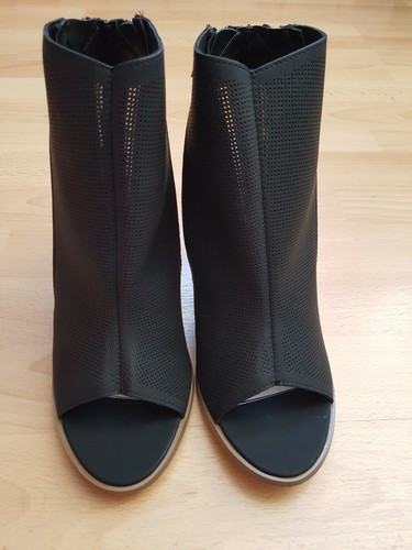 Ausgefallene halboffene