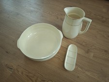 Antike Waschschüssel mit Krug