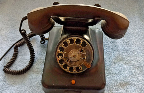 Altes schwarzes telefon - altes,