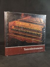 Tasteninstrumente des Museums: Kielklaviere - Clavichorde - Hammerklaviere. Staa