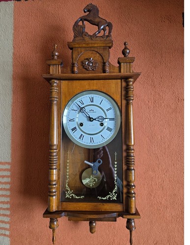 Klassische holz wanduhr mit - klassische,