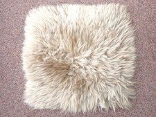 ESPOSA echtes Deko Sitzauflage Schaffell Schaf Fell 34 x 34 cm Farbe Taupe