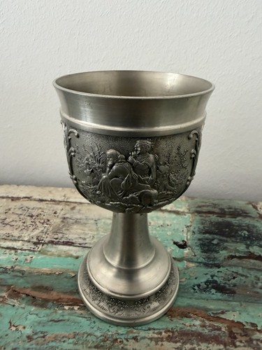 Zinnbecher pokal auf - fuß, mit