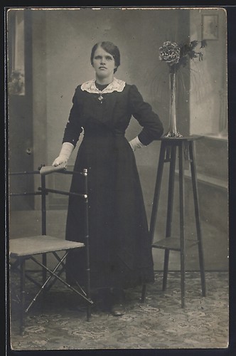 Foto dame mit spitzenkragen - foto-ak,