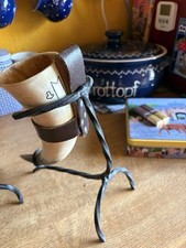 Met Kuh Horn mit Verzierung (echt), Mit Ständer Und Gürtelschlaufe