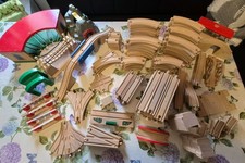 Große Holzeisenbahn Brio und