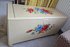 Antike Holztruhe 1946