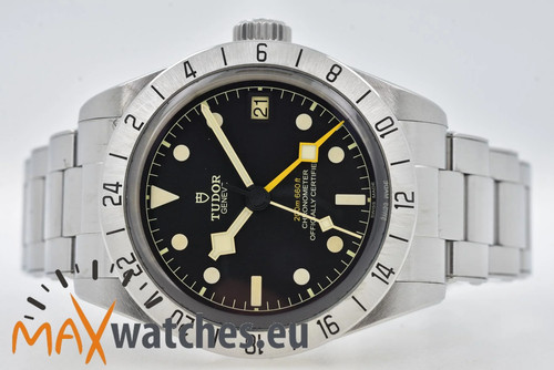 Tudor heritage black - heritage, bay