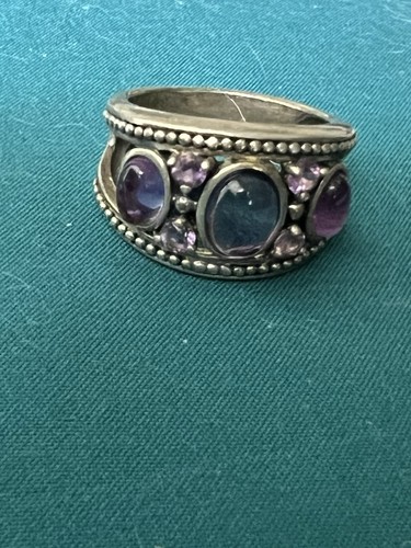 Schöner ring mit - schöner,