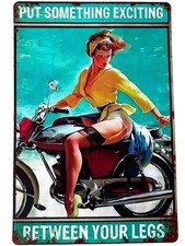 Pinup Girl Motorrad Werkstatt