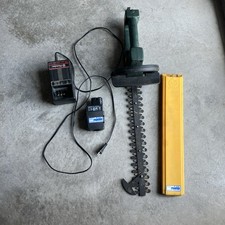 METABO HS A 8043 AKKU-HECKENSCHERE 12V  und LADEGERÄT 