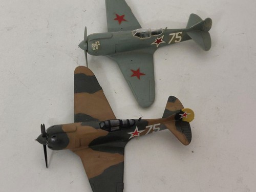 Zwei gebaute modelle - 1:72:,