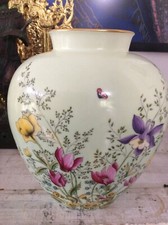 Zart mintgrüne Porzellanvase