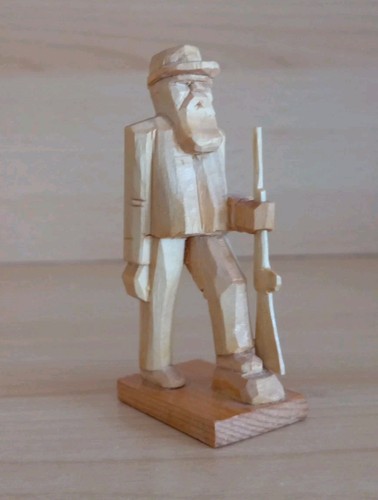 Holz jäger mit gewehr - holz,