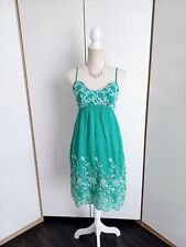 ❤️ Grün-weißes Midikleid Wadenlang ? V-Ausschnitt Stickerei Lochmuster Vintage