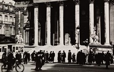 Fahrradfahrer Bus Straßenbahn