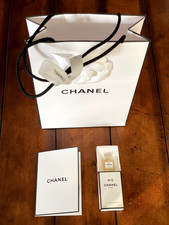 Chanel No. 5 Miniatur mit Chanel-Tüte