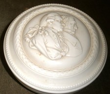 Deckeldose -- Villeroy & Boch -- Montclair Blanc - 250 Jahre Luxembourg --( 747)