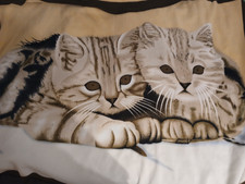 Decke mit Katzenmotiv