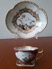 Meissen - Feine Teetasse + UT und Purpurfond mit Kauffahrteiszenen um 1740-45 