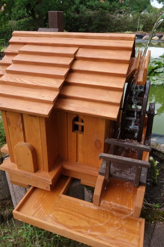 Wassermühle aus kiefernholz - wassermühle,