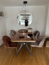 Esstisch + passenden Stühle vorhanden
