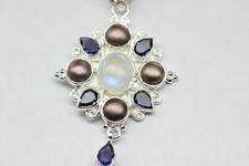 Edler 13 Carat Iolith Perl