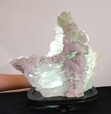 Skulptur aus weissem, grünem und lavendel Jadeit (Jade) - 3,1 kg