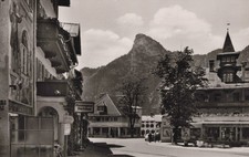 * Oberammergau Dorfplatz mit