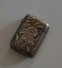 Jugendstil Streichholzhalter Dose Metall Dekor Iris Schwertlilie (0223-105)