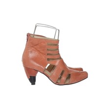 Tiggers, Stiefeletten