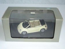 VW New Beetle Cabrio, mellow yellow, 1:42, AUTOart, Acryl-Vitrine