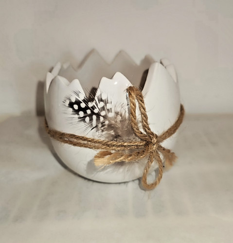 Osterdeko mit feder - ei, zum