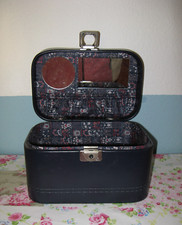 großer stabiler Kosmetikkoffer Kulturtasche 