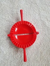 Maultaschen / Ravioli / Gebäck Former Plastik Rot Groß 16 cm Durchmesser