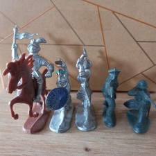 5 Spielzeugfiguren,3 Ritter,2 Wehrmachtssoldaten,4-9 cm,Plastik